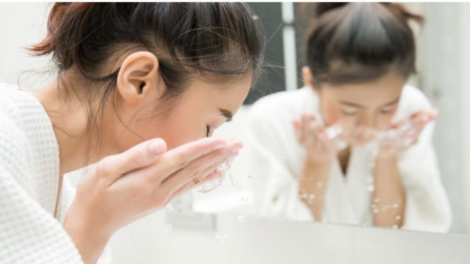 rutinitas merawat wajah