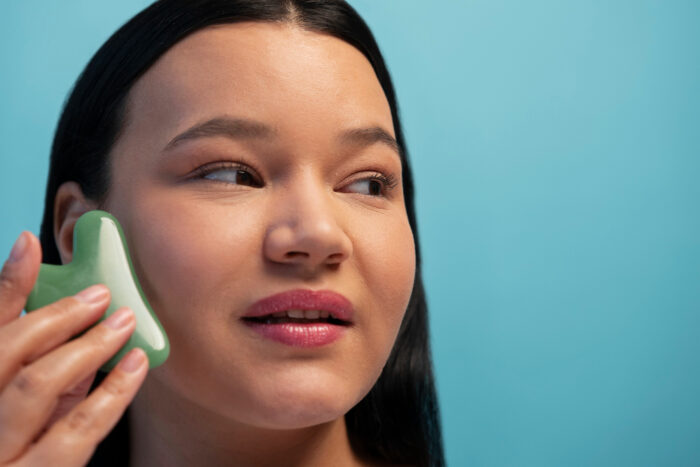 meratakan warna kulit dengan serum