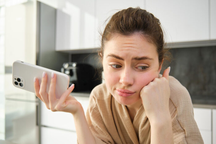 menghindari sinar biru